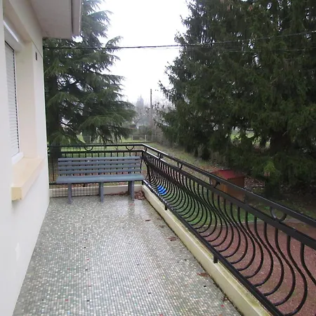 De La Claveille Apartment *