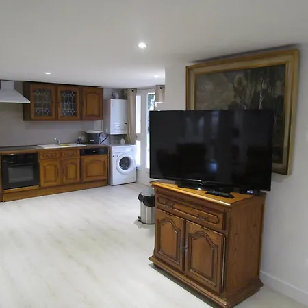 De La Claveille Apartment