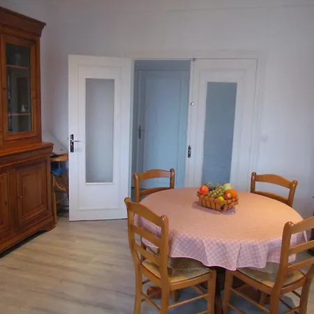 De La Claveille Apartment