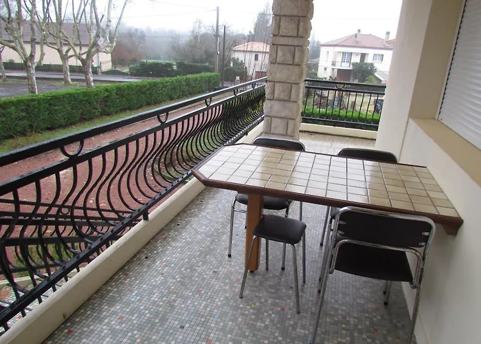 De La Claveille Apartment *